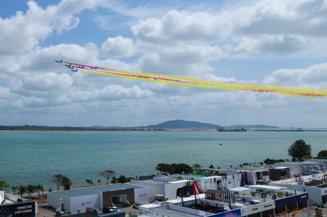 (260130) -- SINGAPORE, Jan. 30, 2026 (Xinhua) -- Aircraft of the Bayi Aerobatic Team of the Chinese People's Liberation Army (PLA) Air Force conduct training exercises for the 10th Singapore Airshow over the sea near Singapore's Changi Airport in Singapore, Jan. 30, 2026. (Photo by Zhu Jianghai/Xinhua)