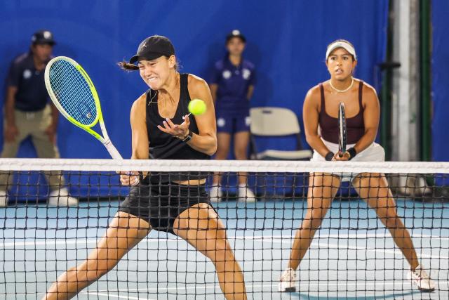 (260130) -- MANILA, Jan. 30, 2026 (Xinhua) -- Quinn Gleason (L)/Sabrina Santamaria compete during the women's doubles final match between Eudice Chong (China's Hong Kong)/Liang En-Shuo (Chinese Taipei) and Sabrina Santamaria/Quinn Gleason of the United States at the WTA Philippine Women's Open in Manila, the Philippines, Jan. 30, 2026. (Xinhua/Rouelle Umali)