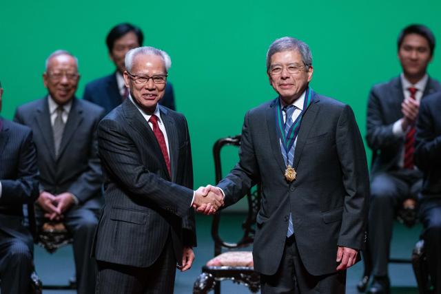(260130) -- MACAO, Jan. 30, 2026 (Xinhua) -- Sam Hou Fai (L), chief executive of the Macao Special Administrative Region (SAR), presents the Golden Lotus Decoration to Raimundo Arrais do Rosario during an award ceremony in Macao, south China, Jan. 30, 2026. The award ceremony was held by China's Macao SAR to confer honors on individuals and entities for their achievements, contributions, and services to the SAR in 2025. (Xinhua/Cheong Kam Ka)