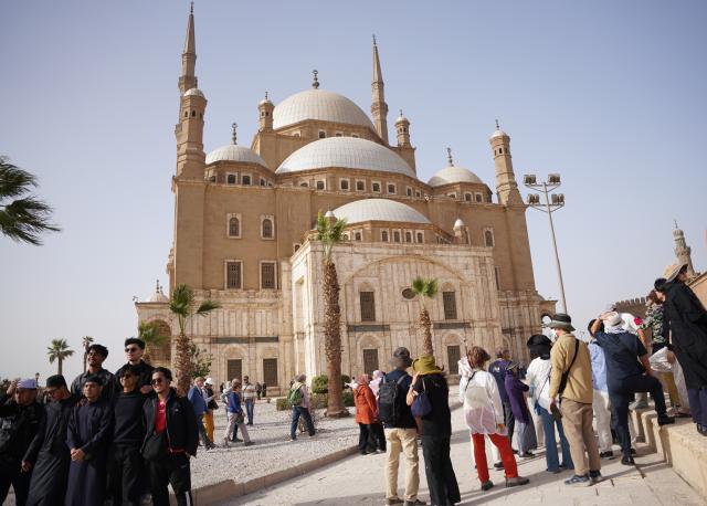 (260130) -- CAIRO, Jan. 30, 2026 (Xinhua) -- Tourists visit the Saladin Citadel in Cairo, Egypt, Jan. 30, 2026. (Xinhua/Zhang Haobo)