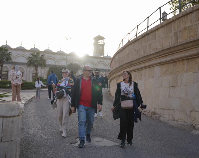 (260130) -- CAIRO, Jan. 30, 2026 (Xinhua) -- Tourists visit the Saladin Citadel in Cairo, Egypt, Jan. 30, 2026. (Xinhua/Zhang Haobo)