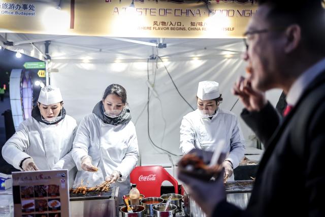 (260130) -- BUDAPEST, Jan. 30, 2026 (Xinhua) -- Vendors sell grilled food at "A Taste of China, Chinese Food Nights" event held at Budapest Zoo and Botanical Garden in Budapest, Hungary, Jan. 30, 2026. The Budapest Zoo and Botanical Garden was filled with the aromas of Chinese food and snacks on Friday evening as an event themed "A Taste of China, Chinese Food Nights" got underway. (Photo by David Balogh/Xinhua)