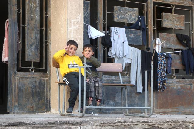 (260130) -- HASAKAH, Jan. 30, 2026 (Xinhua) -- Displaced children play in the courtyard of a school shelter in Hasakah province, northeastern Syria, Jan. 29, 2026. The United Nations World Food Programme (WFP) said on Friday it is scaling up food aid for tens of thousands of families displaced by renewed fighting in northeastern Syria.
   More than 165,000 people have fled homes in Al-Hasakah governorate, seeking shelter in schools, collective centers, and camps with few belongings, WFP said. (Str/Xinhua)