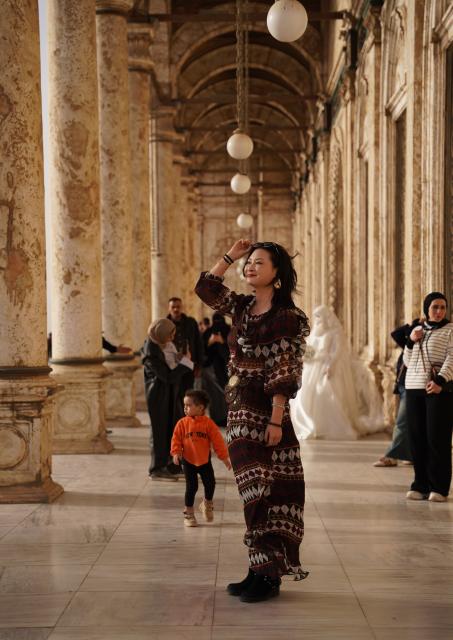 (260131) -- BEIJING, Jan. 31, 2026 (Xinhua) -- A tourist poses for photo at the Saladin Citadel in Cairo, Egypt, Jan. 30, 2026.
  (Xinhua/Zhang Haobo)