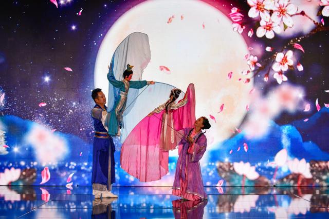 (260131) -- BEIJING, Jan. 31, 2026 (Xinhua) -- Artists stage a puppet performance during a culture and tourism promotion event for Xiamen City of southeast China's Fujian Province, in Cairo, Egypt, Jan. 29, 2026. (Xinhua/Xin Mengchen)