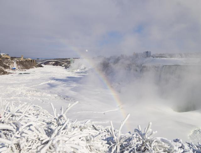 (260131) -- NIAGARA FALLS, Jan. 31, 2026 (Xinhua) -- Ice- and snow-covered Niagara Falls is seen from the Canadian side in Niagara Falls, Ontario, Canada, on Jan. 30, 2026. (Photo by Zou Zheng/Xinhua)