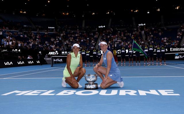 (260131) -- MELBOURNE, Jan. 31, 2026 (Xinhua) -- Zhang Shuai (L)/Elise Mertens pose for photos with the trophy during the awarding ceremony for the women's doubles final match between Zhang Shuai (China)/Elise Mertens (Belgium) and Anna Danilina (Kazakhstan)/Aleksandra Krunic (Serbia) at the Australian Open tennis tournament in Melbourne, Australia, Jan. 31, 2026. (Xinhua/Ma Ping)