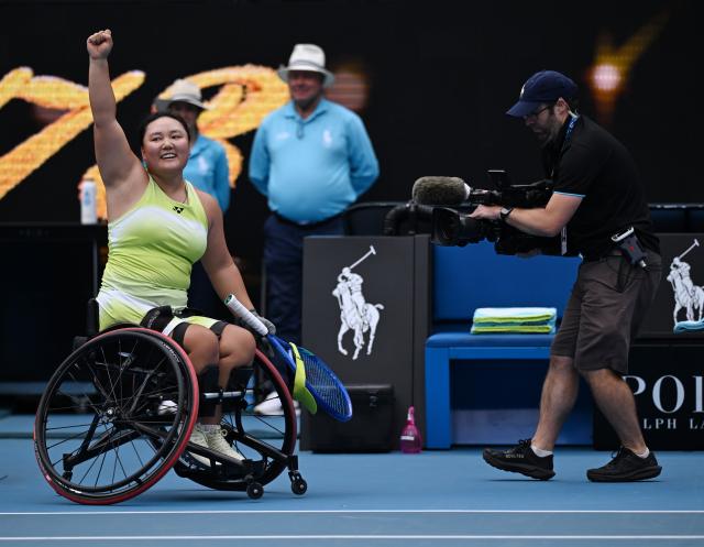 (260131) -- MELBOURNE, Jan. 31, 2026 (Xinhua) -- Li Xiaohui (L) celebrates winning the women's wheelchair singles final between Li Xiaohui of China and Diede De Groot of the Netherlands at the Australian Open tennis tournament in Melbourne, Australia, Jan. 31, 2026. (Photo by Wang Shen/Xinhua)