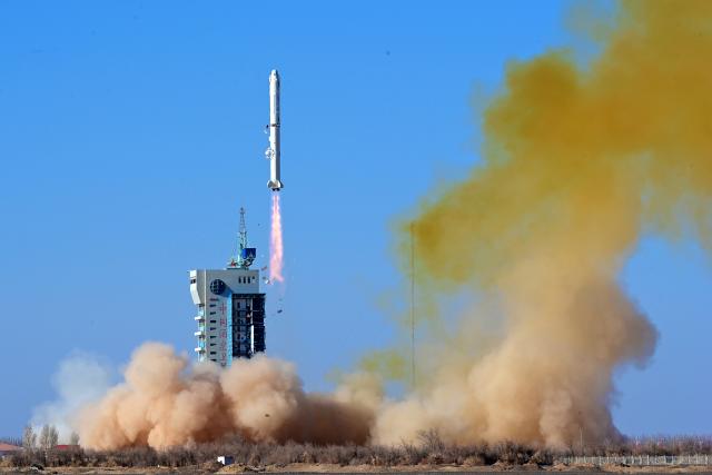 (260131) -- JIUQUAN, Jan. 31, 2026 (Xinhua) -- A Long March-2C carrier rocket carrying an Algerian remote sensing satellite blasts off from the Jiuquan Satellite Launch Center in northwest China, Jan. 31, 2026. Launched at 12:01 p.m. (Beijing Time), the satellite has been successfully sent into its planned orbit.
  The Algerian satellite will be primarily used for land planning and disaster prevention and mitigation. (Photo by Wang Jiangbo/Xinhua)