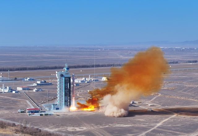 (260131) -- JIUQUAN, Jan. 31, 2026 (Xinhua) -- A Long March-2C carrier rocket carrying an Algerian remote sensing satellite blasts off from the Jiuquan Satellite Launch Center in northwest China, Jan. 31, 2026. Launched at 12:01 p.m. (Beijing Time), the satellite has been successfully sent into its planned orbit.
  The Algerian satellite will be primarily used for land planning and disaster prevention and mitigation. (Photo by Wang Jiangbo/Xinhua)