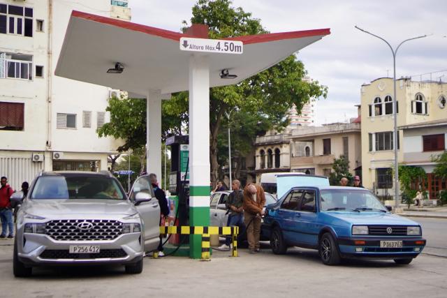 (260131) -- HAVANA, Jan. 31, 2026 (Xinhua) -- People refill their vehicles at a gas station in Havana, Cuba, Jan. 30, 2026.
  Cuban President Miguel Diaz-Canel on Friday condemned U.S. President Donald Trump for attempting to "strangle" Cuba's economy through new tariff measures, accusing Washington of escalating its long-standing pressure campaign against the island nation.
  "This new measure reveals the fascist, criminal and genocidal nature of a clique that has hijacked the interests of the U.S. people for purely personal ends," he said. (Xinhua/Jiang Biao)