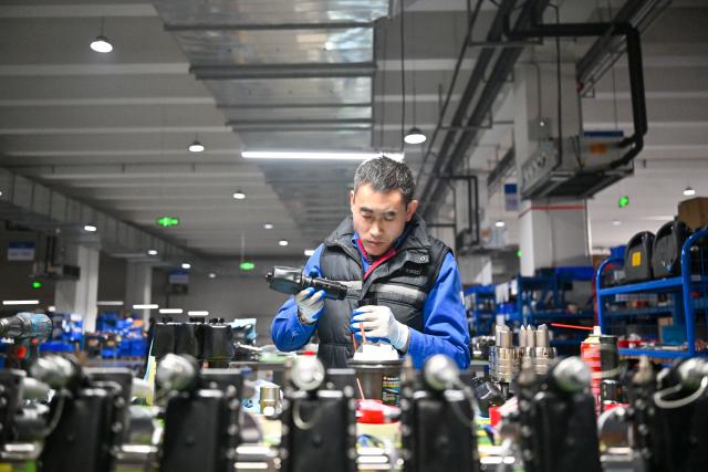 (260131) -- TIANJIN, Jan. 31, 2026 (Xinhua) -- A staff member assembles components at the workshop of Tianze Electric Power (Tianjin) Co., Ltd. in the Beijing-Tianjin Zhongguancun Tech Town, in Tianjin, north China, Jan. 30, 2026.
  As a key cooperation platform for Beijing and Tianjin to jointly implement the national strategy for the coordinated development of Beijing-Tianjin-Hebei region, the Beijing-Tianjin Zhongguancun Tech Town has registered a total of 2,060 entities of various types, realizing a combined annual production value of 1.873 billion yuan, or about 271 million U.S. dollars in 2025, a year-on-year growth of 15.62 percent. (Xinhua/Sun Fanyue)