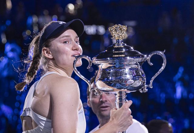 (260131) -- MELBOURNE, Jan. 31, 2026 (Xinhua) -- Elena Rybakina holds the trophy during the awarding ceremony after the women's singles final between Elena Rybakina of Kazakhstan and Aryna Sabalenka of Belarus at the Australian Open tennis tournament in Melbourne, Australia, Jan. 31, 2026. (Photo by Hu Jingchen/Xinhua)