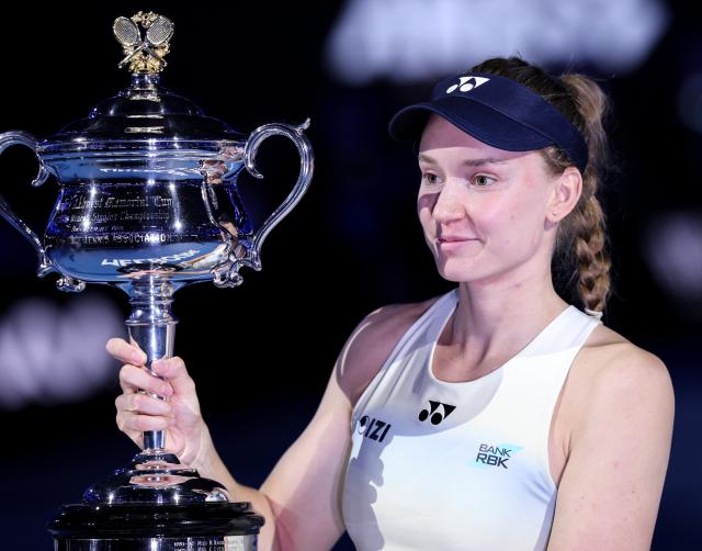(260131) -- MELBOURNE, Jan. 31, 2026 (Xinhua) -- Elena Rybakina poses with the trophy during the awarding ceremony after the women's singles final between Elena Rybakina of Kazakhstan and Aryna Sabalenka of Belarus at the Australian Open tennis tournament in Melbourne, Australia, Jan. 31, 2026. (Xinhua/Ma Ping)