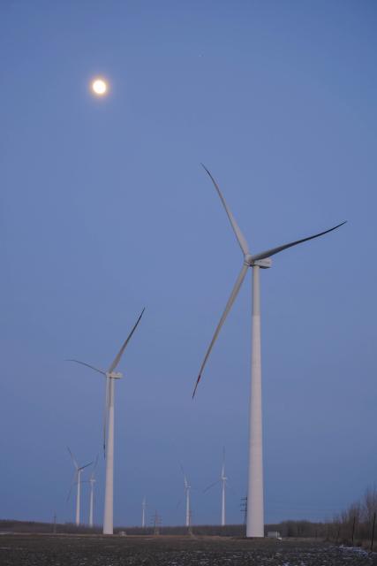 (260131) -- HARBIN, Jan. 31, 2026 (Xinhua) -- This photo taken on Jan. 31, 2026 shows a conjunction of Jupiter and the waxing gibbous moon over the sky of Qiqihar City, northeast China's Heilongjiang Province. A conjunction of Jupiter and the waxing gibbous moon appeared over the sky on Saturday. (Photo by Wang Yonggang/Xinhua)