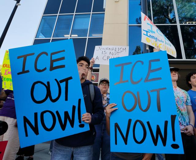 (260131) -- SAN FRANCISCO, Jan. 31, 2026 (Xinhua) -- People attend a rally in front of the Burbank City Hall, in Burbank, the United States, Jan. 30, 2026. Protesters gathered across the United States on Friday for a nationwide general strike against federal immigration enforcement operations and the recent fatal shootings by immigration agents.
TO GO WITH "Roundup: Anti-ICE protests held across U.S." (Xinhua)
