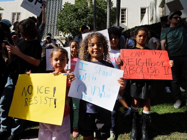 (260131) -- SAN FRANCISCO, Jan. 31, 2026 (Xinhua) -- People attend a rally in front of the Burbank City Hall, in Burbank, the United States, Jan. 30, 2026. Protesters gathered across the United States on Friday for a nationwide general strike against federal immigration enforcement operations and the recent fatal shootings by immigration agents.
TO GO WITH "Roundup: Anti-ICE protests held across U.S." (Xinhua)