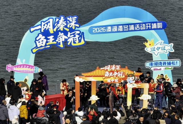 (260131) -- TAIZHOU, Jan. 31, 2026 (Xinhua) -- A drone photo shows people attending a winter fishing event in Taizhou, east China's Jiangsu Province, Jan. 31, 2026. (Photo by Tang Dehong/Xinhua)