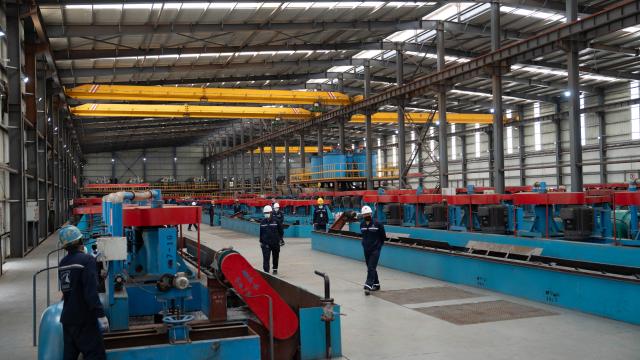 (260131) -- NIASSA, Jan. 31, 2026 (Xinhua) -- This photo taken on Jan. 30, 2026 shows a production line at a Chinese-built graphite processing plant in Nipepe District, Niassa Province, Mozambique. A graphite processing plant invested in and built by a Chinese-funded enterprise was inaugurated on Friday in the Nipepe district of Niassa Province in northern Mozambique.
   TO GO WITH "Mozambique inaugurates Chinese-built graphite plant; President Chapo hails value addition" (Xinhua/Liu Jie)