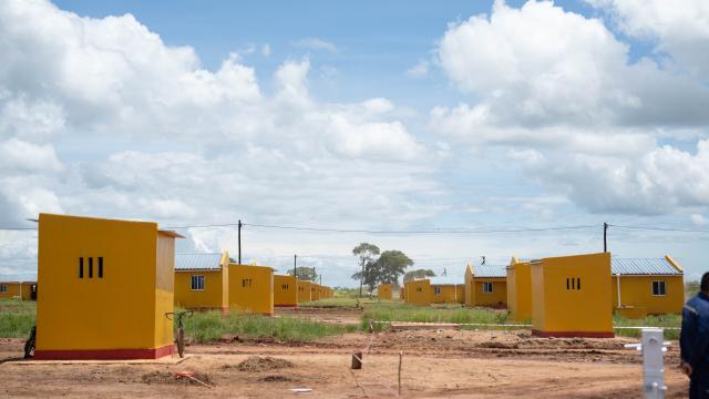 (260131) -- NIASSA, Jan. 31, 2026 (Xinhua) -- This photo taken on Jan. 30, 2026 shows new housing built by the Chinese company Jinan Yuxiao Group in Nipepe District, Niassa Province, Mozambique. A graphite processing plant invested in and built by a Chinese-funded enterprise was inaugurated on Friday in the Nipepe district of Niassa Province in northern Mozambique.
   TO GO WITH "Mozambique inaugurates Chinese-built graphite plant; President Chapo hails value addition" (Xinhua/Liu Jie)