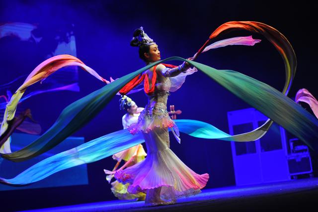 (260201) -- TUNIS, Feb. 1, 2026 (Xinhua) -- Artists stage a performance during a cultural event celebrating the upcoming Chinese New Year in Tunis, Tunisia, Jan. 31, 2026. Kicking off here on Saturday, the two-day event is themed on the Chinese New Year and the ancient Silk Road. (Photo by Adel Ezzine/Xinhua)