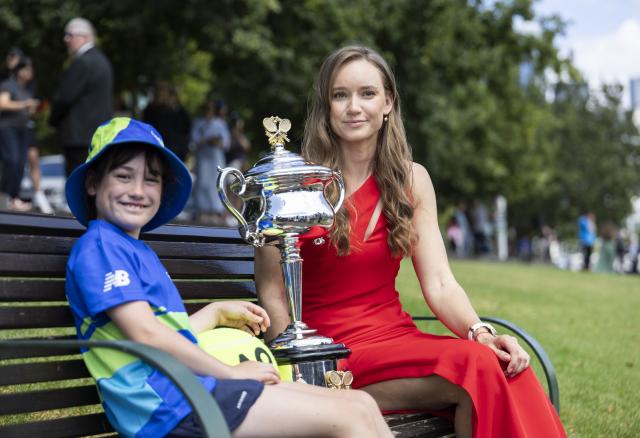(260201) -- MELBOURNE, Feb. 1, 2026 (Xinhua) -- Elena Rybakina of Kazakhstan poses with the trophy and a ballkid during the Australian Open winner photo shoot near Yarra River, Melbourne, Australia, Feb. 1, 2026. (Photo by Hu Jingchen/Xinhua)