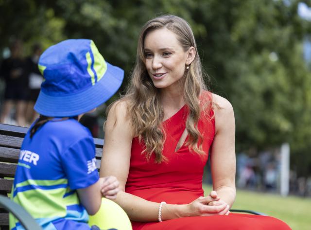 (260201) -- MELBOURNE, Feb. 1, 2026 (Xinhua) -- Elena Rybakina of Kazakhstan talks with a ballkid during the Australian Open winner photo shoot near Yarra River, Melbourne, Australia, Feb. 1, 2026. (Photo by Hu Jingchen/Xinhua)