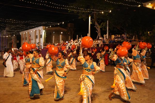 (260201) -- COLOMBO, Feb. 1, 2026 (Xinhua) -- Dancers perform traditional dances during the annual Navam Maha Perahera parade in Colombo, Sri Lanka, Jan. 31, 2026. (Xinhua/Wu Ziyu)