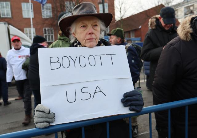 (260201) -- BEIJING, Feb. 1, 2026 (Xinhua) -- A protester holds a "BOYCOTT USA" poster near the U.S. Embassy in Copenhagen, Denmark, on Jan. 31, 2026. Thousands of Danish citizens and veterans held a "silent march" in Copenhagen on Saturday afternoon to protest recent controversial remarks made by U.S. President Donald Trump, who had downplayed the contributions of NATO soldiers, said local media. (Photo by Anders Kongshaug/Xinhua)