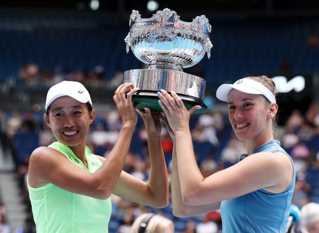 (260201) -- BEIJING, Feb. 1, 2026 (Xinhua) -- Zhang Shuai (L)/Elise Mertens hold the trophy during the awarding ceremony for the women's doubles final match between Zhang Shuai (China)/Elise Mertens (Belgium) and Anna Danilina (Kazakhstan)/Aleksandra Krunic (Serbia) at the Australian Open tennis tournament in Melbourne, Australia, Jan. 31, 2026. (Xinhua/Ma Ping)