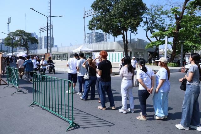 (260201) -- BANGKOK, Feb. 1, 2026 (Xinhua) -- Voters line up to cast their ballots at a polling station during an early voting for Thailand's House of Representatives election at the National Stadium in Bangkok, Thailand, on Feb. 1, 2026. Early voting for Thailand's House of Representatives election started at 8 a.m. local time on Sunday, with more than 2 million eligible voters unable to cast their ballots on the official polling day of Feb. 8 participating in the process. (Xinhua/Sun Weitong)