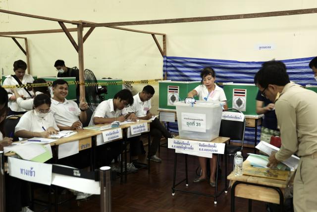 (260201) -- BANGKOK, Feb. 1, 2026 (Xinhua) -- Staff members work at a polling station during an early voting for Thailand's House of Representatives election at the National Stadium in Bangkok, Thailand, on Feb. 1, 2026. Early voting for Thailand's House of Representatives election started at 8 a.m. local time on Sunday, with more than 2 million eligible voters unable to cast their ballots on the official polling day of Feb. 8 participating in the process. (Xinhua/Sun Weitong)