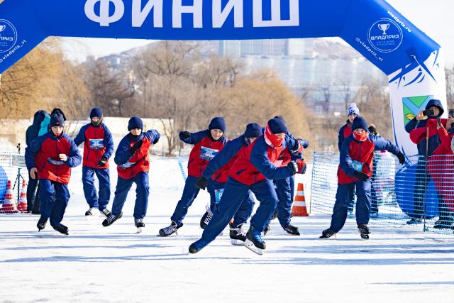 (260201) -- VLADIVOSTOK, Feb. 1, 2026 (Xinhua) -- People participate in an ice skating competition in Vladivostok, Russia, on Jan. 31, 2026. (Photo by Andrey Matveenko/Xinhua)