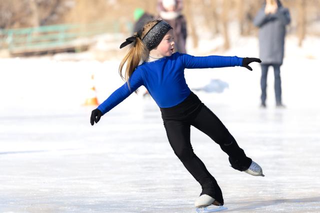 (260201) -- VLADIVOSTOK, Feb. 1, 2026 (Xinhua) -- A young girl participates in an ice skating performance during an ice and snow festival in Vladivostok, Russia, on Jan. 31, 2026. (Photo by Andrey Matveenko/Xinhua)