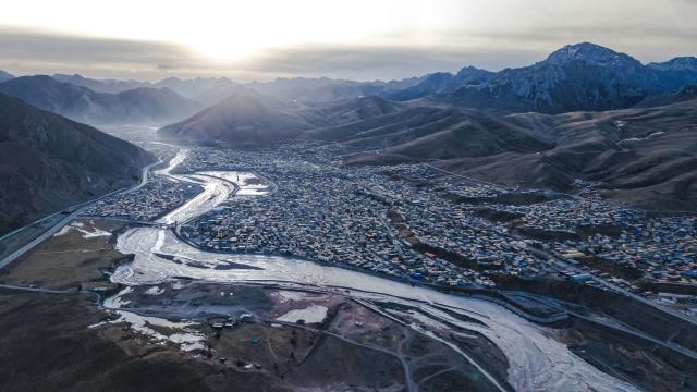 (260201) -- YUSHU, Feb. 1, 2026 (Xinhua) -- An aerial drone photo taken on Jan. 30, 2026 shows a winter view in Zadoi County of Yushu Tibetan Autonomous Prefecture, northwest China's Qinghai Province. (Xinhua/Qi Zhiyue)