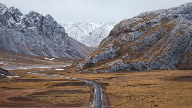 (260201) -- YUSHU, Feb. 1, 2026 (Xinhua) -- A drone photo taken on Jan. 30, 2026 shows a winter view in Zadoi County of Yushu Tibetan Autonomous Prefecture, northwest China's Qinghai Province. (Xinhua/Qi Zhiyue)