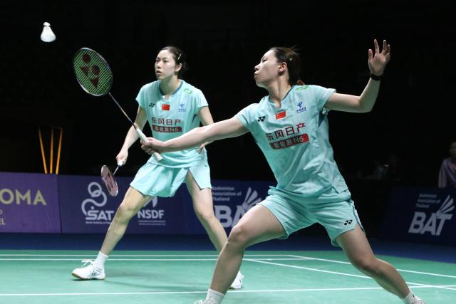 (260201) -- BANGKOK, Feb. 1, 2026 (Xinhua) -- Bao Lijing/Li Yijing (R) compete during the women's doubles final match between Bao Lijing/Li Yijing of China and Amallia Cahaya Pratiwi/Siti Fadia Silva Ramadhanti of Indonesia at the Thailand Masters 2026 badminton tournament in Bangkok, Thailand, Feb. 1, 2026. (Xinhua/Rachen Sageamsak)