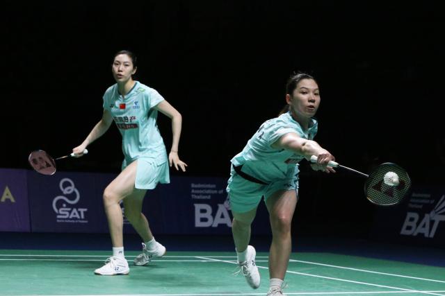 (260201) -- BANGKOK, Feb. 1, 2026 (Xinhua) -- Bao Lijing/Li Yijing (R) compete during the women's doubles final match between Bao Lijing/Li Yijing of China and Amallia Cahaya Pratiwi/Siti Fadia Silva Ramadhanti of Indonesia at the Thailand Masters 2026 badminton tournament in Bangkok, Thailand, Feb. 1, 2026. (Xinhua/Rachen Sageamsak)