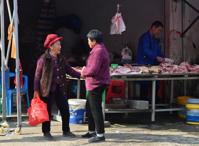 (260201) -- LIUZHOU, Feb. 1, 2026 (Xinhua) -- People chat near a booth at a market at Chuanshan Town of Liujiang District in Liuzhou City, south China's Guangxi Zhuang Autonomous Region, Jan. 14, 2026. In recent years, Liujiang District has relied on its thriving rural industries, vibrant agricultural economy and convenient urban transportation network to upgrade and transform local rural markets in a bid to stimulate their vitality.
   Those dynamic markets have promoted the integration of local agriculture, culture and tourism, increasing jobs and incomes for locals and helping contribute to rural revitalization. (Xinhua/Huang Xiaobang)