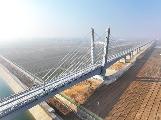 (260201) -- SHIJIAZHUANG, Feb. 1, 2026 (Xinhua) -- An aerial drone photo taken on Feb. 1, 2026 shows a bridge of the Xiong'an-Xinzhou high-speed railway crossing over a canal of China's South-to-North Water Diversion Project in north China's Hebei Province. Track-laying operation of the Xiong'an-Xinzhou high-speed railway officially kicked off on Sunday.
   The Xiong'an-Xinzhou high-speed railway is a pivotal section of the Beijing-Kunming high-speed railway that belongs to a greater high-speed rail artery network consisting eight vertical lines and eight horizontal lines in the country. (Xinhua/Zhu Xudong)