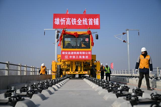 (260201) -- SHIJIAZHUANG, Feb. 1, 2026 (Xinhua) -- Constructors work at the construction site of the Xiong'an-Xinzhou high-speed railway in Baoding, north China's Hebei Province, Feb. 1, 2026. Track-laying operation of the Xiong'an-Xinzhou high-speed railway officially kicked off on Sunday.
   The Xiong'an-Xinzhou high-speed railway is a pivotal section of the Beijing-Kunming high-speed railway that belongs to a greater high-speed rail artery network consisting eight vertical lines and eight horizontal lines in the country. (Xinhua/Mu Yu)
