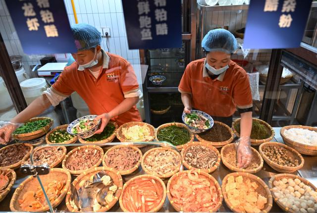 (260201) -- WENCHANG, Feb. 1, 2026 (Xinhua) -- Shop assistants make zaopo vinegar rice noodles at a restaurant in Wenchang City, south China's Hainan Province, Jan. 29, 2026. Zaopo vinegar, a traditional specialty of Puqian Town in Wenchang City, has seen industrial growth in recent years as traditional brewing techniques are combined with modern standardized production, helping promote cultural-tourism integration and increase local income. (Xinhua/Guo Cheng)