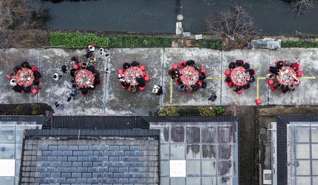(260201) -- JIANDE, Feb. 1, 2026 (Xinhua) -- An aerial drone photo taken on Feb. 1, 2026 shows people dining on the street in Lianhua Township, east China's Zhejiang Province. A Spring Festival cultural event was held here with great enthusiasm on Sunday. Local residents and tourists enjoyed the festive market, viewed the local art exhibition, participated in traditional games, and savored local foods. (Xinhua/Xu Yu)