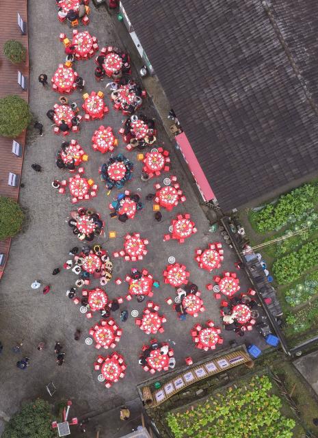 (260201) -- JINGGANGSHAN, Feb. 1, 2026 (Xinhua) -- This aerial drone photo taken on Feb. 1, 2026 shows a banquet held during the Spring Festival gala in Shenshan Village, Jinggangshan City of east China's Jiangxi Province. With the Spring Festival drawing near, Shenshan Village in Jinggangshan City held a Spring Festival gala that invited residents from seven nearby counties in east China's Jiangxi and central China's Hunan provinces to participate. (Xinhua/Zhou Mi)