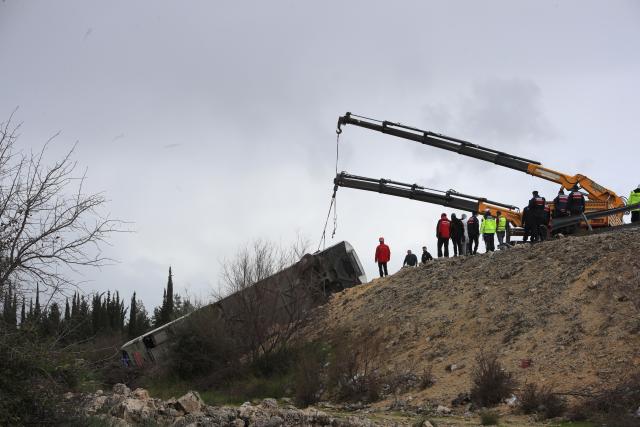 (260201) -- ANKARA, Feb. 1, 2026 (Xinhua) -- This photo taken on Feb. 1, 2026 shows the site of a bus crash in southern Türkiye's Antalya province. Eight people were killed and 26 others injured when a passenger bus travelling in southern Türkiye's Antalya province veered off the road and overturned into a ditch on Sunday, local broadcaster NTV reported. (Mustafa Kaya/Handout via Xinhua)
