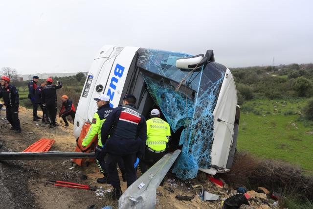 (260201) -- ANKARA, Feb. 1, 2026 (Xinhua) -- Rescuers work at the site of a bus crash in southern Türkiye's Antalya province, Feb. 1, 2026. Eight people were killed and 26 others injured when a passenger bus travelling in southern Türkiye's Antalya province veered off the road and overturned into a ditch on Sunday, local broadcaster NTV reported. (Mustafa Kaya/Handout via Xinhua)