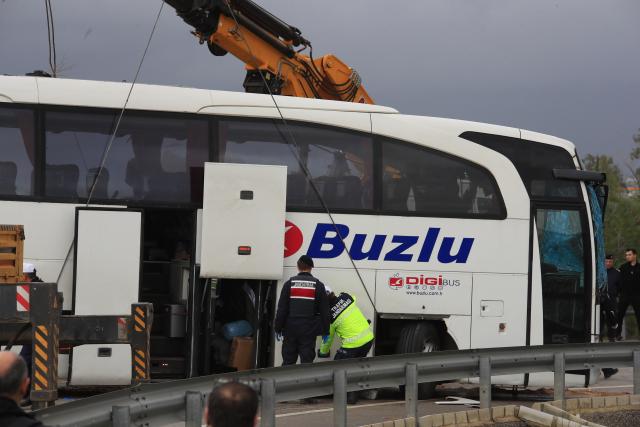 (260201) -- ANKARA, Feb. 1, 2026 (Xinhua) -- This photo taken on Feb. 1, 2026 shows the site of a bus crash in southern Türkiye's Antalya province. Eight people were killed and 26 others injured when a passenger bus travelling in southern Türkiye's Antalya province veered off the road and overturned into a ditch on Sunday, local broadcaster NTV reported. (Mustafa Kaya/Handout via Xinhua)