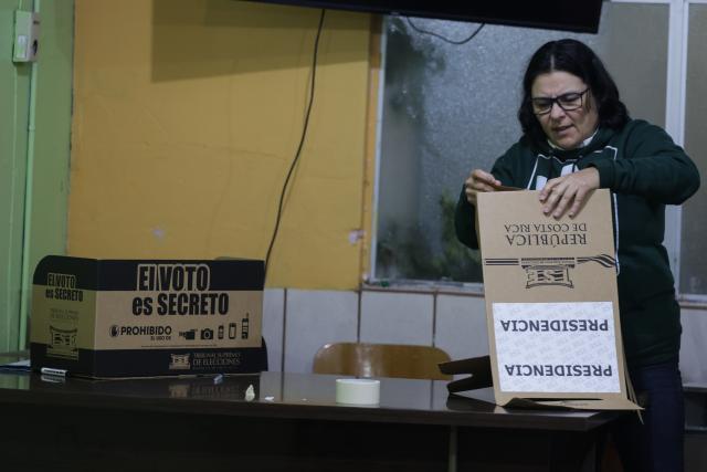 (260201) -- SAN JOSE, Feb. 1, 2026 (Xinhua) -- An election staff sets up a ballot box at a polling station in Cartago, Costa Rica, Feb. 1, 2026. Costa Ricans head to the polls on Sunday in presidential elections, as more than 7,000 polling stations opened nationwide.
   Polls opened at 6 a.m. local time (1200 GMT) and will close at 6 p.m. (0000 GMT). About 3.7 million registered voters are eligible to cast ballots, including over 67,000 Costa Ricans registered to vote abroad. (Photo by Francisco Canedo/Xinhua)