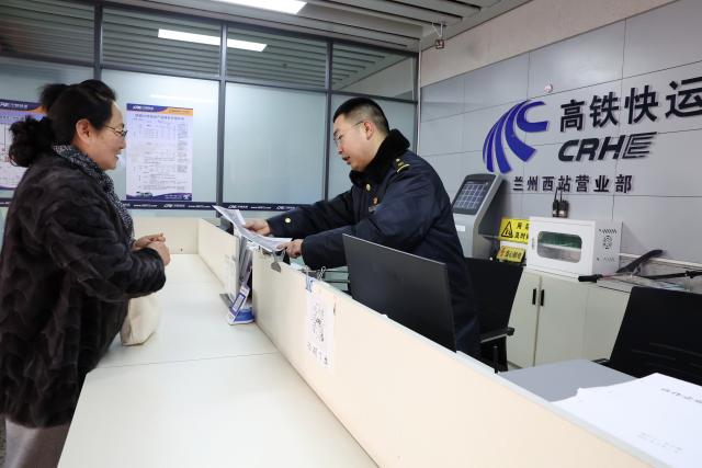 (260201) -- LANZHOU, Feb. 1, 2026 (Xinhua) -- A staff member (R) handles pet transportation procedures for a passenger at Lanzhou West Railway Station, in Lanzhou, northwest China's Gansu Province, Feb. 1, 2026. With the arrival of the Spring Festival travel season, Lanzhou West Railway Station has welcomed a number of pet passengers. These pet passengers are specially monitored and looked after by train staff, traveling in dedicated pet transport cases equipped with intelligent monitoring systems.
   Since Jan. 28, the railway authorities have further increased the number of high-speed railway stations with pet consignment services. Passengers can make online reservations through the 12306 app or WeChat mini-program, making pet travel more convenient during the Spring Festival period. (Xinhua/Chen Bin)