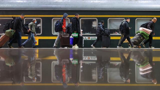 (260202) -- BEIJING, Feb. 2, 2026 (Xinhua) -- Passengers board a train at the Nanjing Railway Station in Nanjing, east China's Jiangsu Province, Feb. 2, 2026.
  China's annual Spring Festival travel rush began on Monday, with inter-regional trips expected to hit a record 9.5 billion.
  Passenger volumes on railways and civil aviation are forecast at 540 million and 95 million, respectively, with both total traffic and daily peak flows expected to surpass previous records.
  The Spring Festival, or the Chinese New Year, falls on Feb. 17 this year. The official holiday lasts nine days, with the travel rush running through March 13. (Photo by Su Yang/Xinhua)